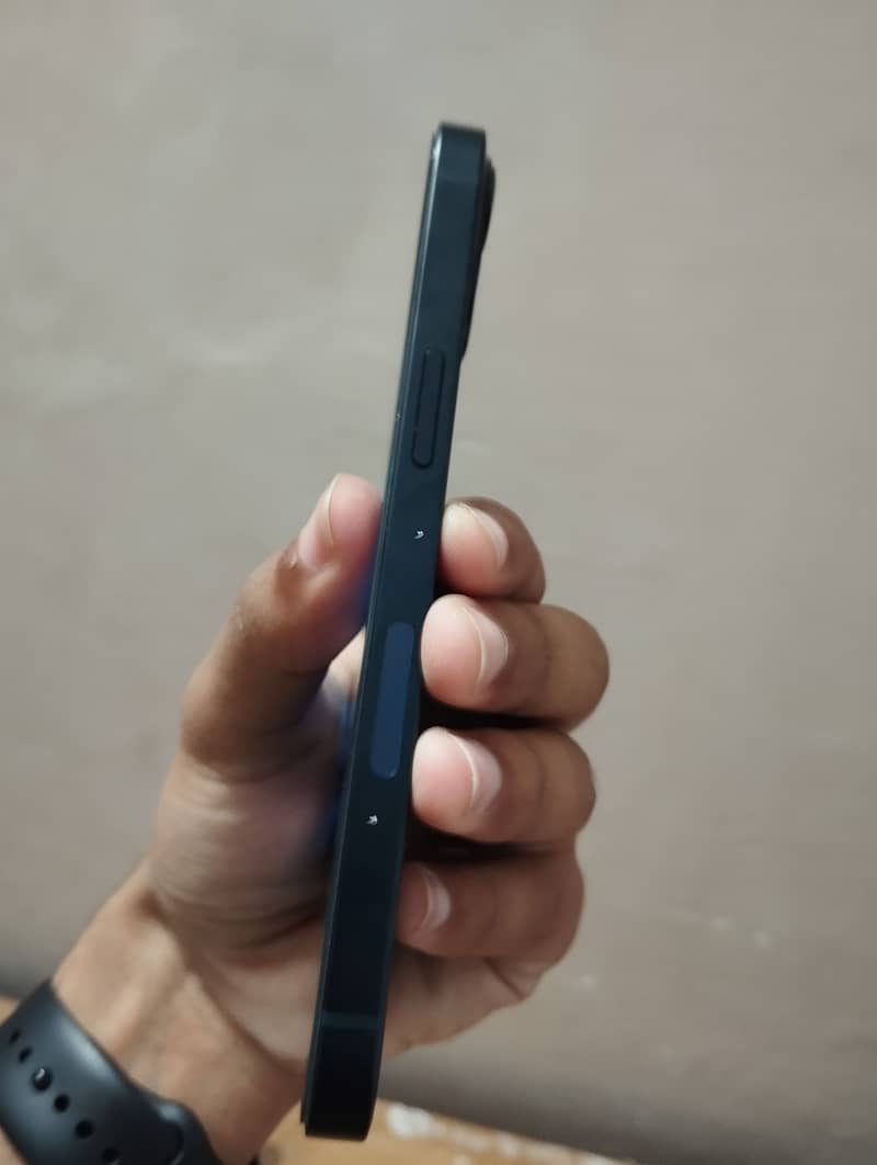Iphone 13 jv 10/10 condition free chip 6
