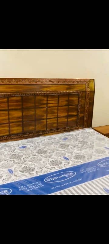 mixed wood bed with sidetables 4