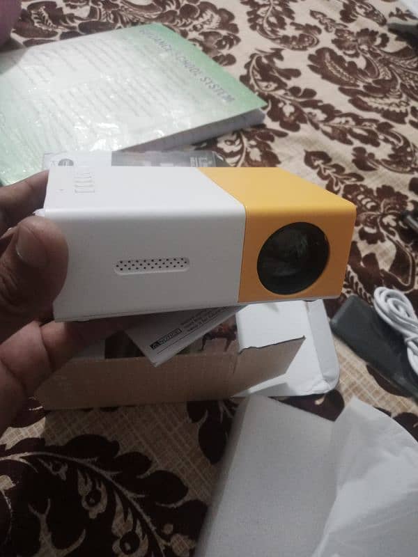mini projector 4