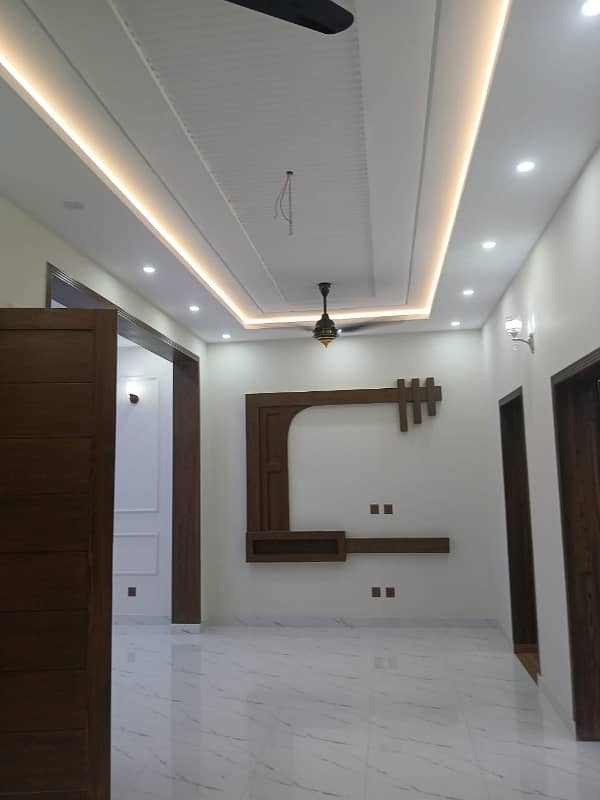 FOR SALE HOUSE 5 MARLA SINGLE STORY BRAND NEW HOUSE GOOD INVESTMENT TIME MAIN RING ROAD NEAR LAKE CITY TILE WOOD WORK BEAUTIFUL HOUSE 0