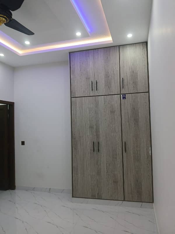 FOR SALE HOUSE 5 MARLA SINGLE STORY BRAND NEW HOUSE GOOD INVESTMENT TIME MAIN RING ROAD NEAR LAKE CITY TILE WOOD WORK BEAUTIFUL HOUSE 2
