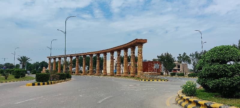 SECURE YOUR FUTURE-5 MARLA ON GROUND POSSESSION PLOT IDEAL LOCATIONIN NEW LAHORE CITY PHASE2 JUST 1KM FROM LAHORE RING ROAD SL3 2