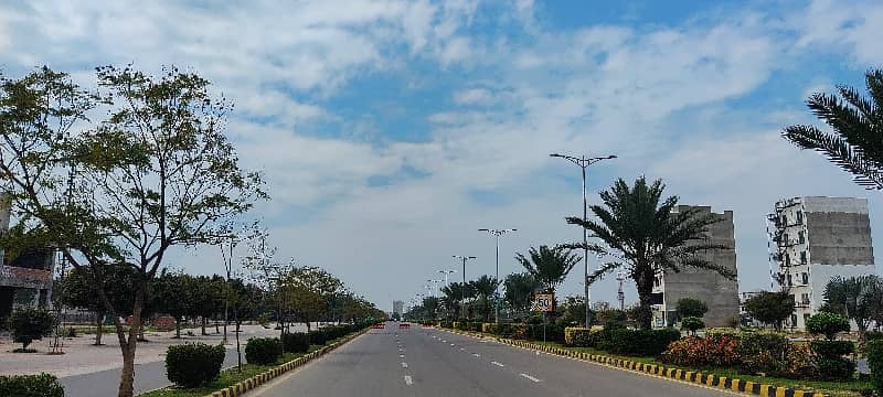SECURE YOUR FUTURE-5 MARLA ON GROUND POSSESSION PLOT IDEAL LOCATIONIN NEW LAHORE CITY PHASE2 JUST 1KM FROM LAHORE RING ROAD SL3 15