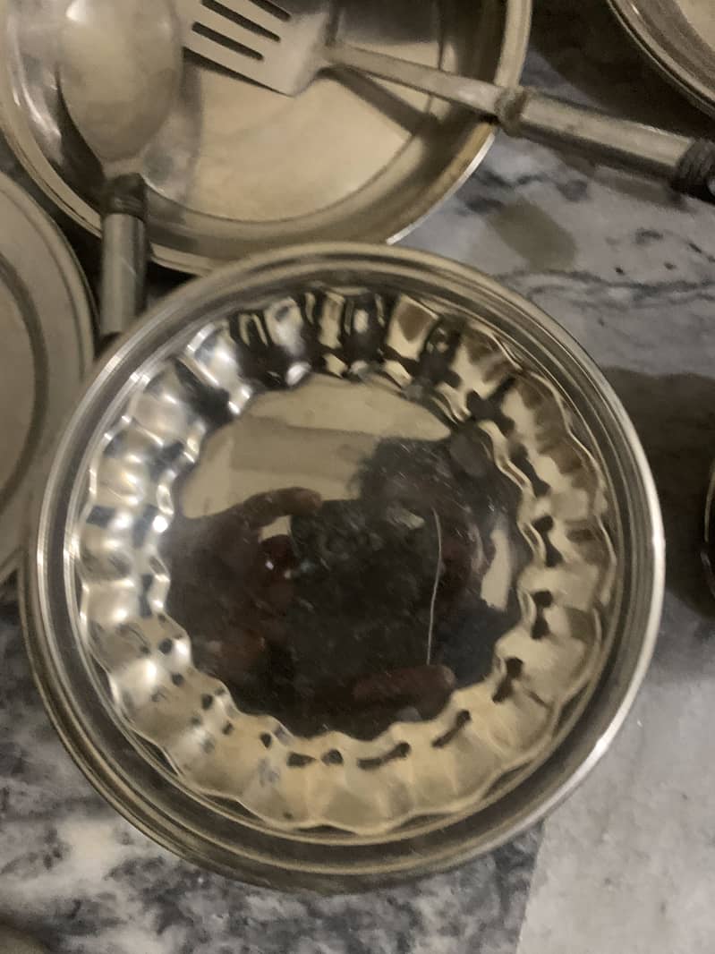 Steel plates and bowls 5