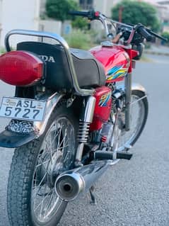Honda 125 neat and clean