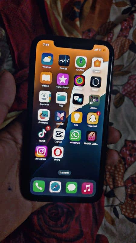 I phone xr 64 gb factor  unlock 2