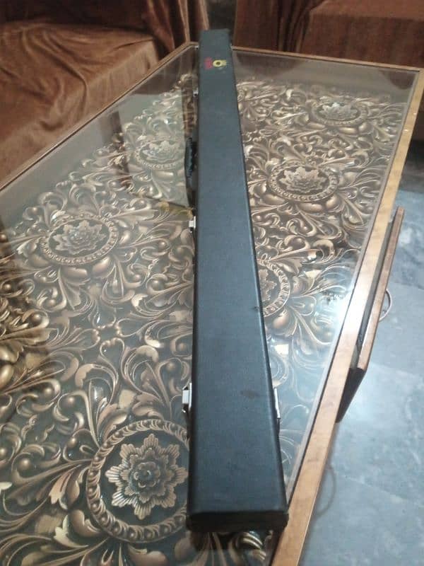 snooker stick with leather box 0