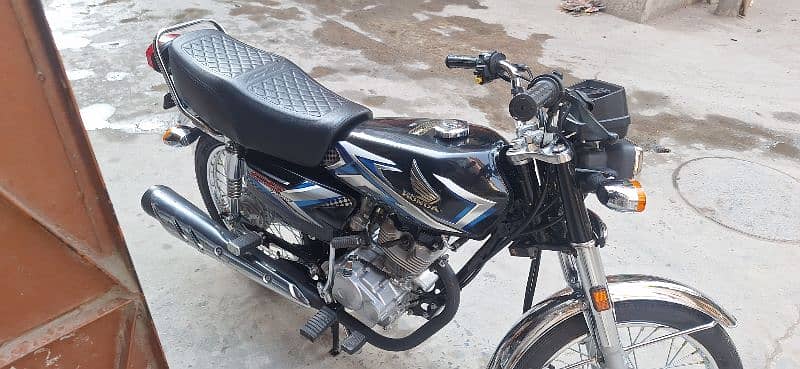 honda cg 125 2024/ 2025 modal unregister candotion like 0 meter 4