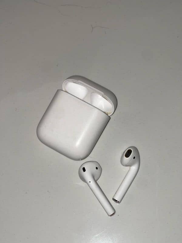 Apple AirPods 2nd generation 0