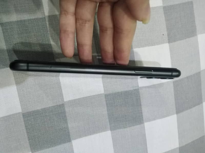 Apple iPhone 11 3