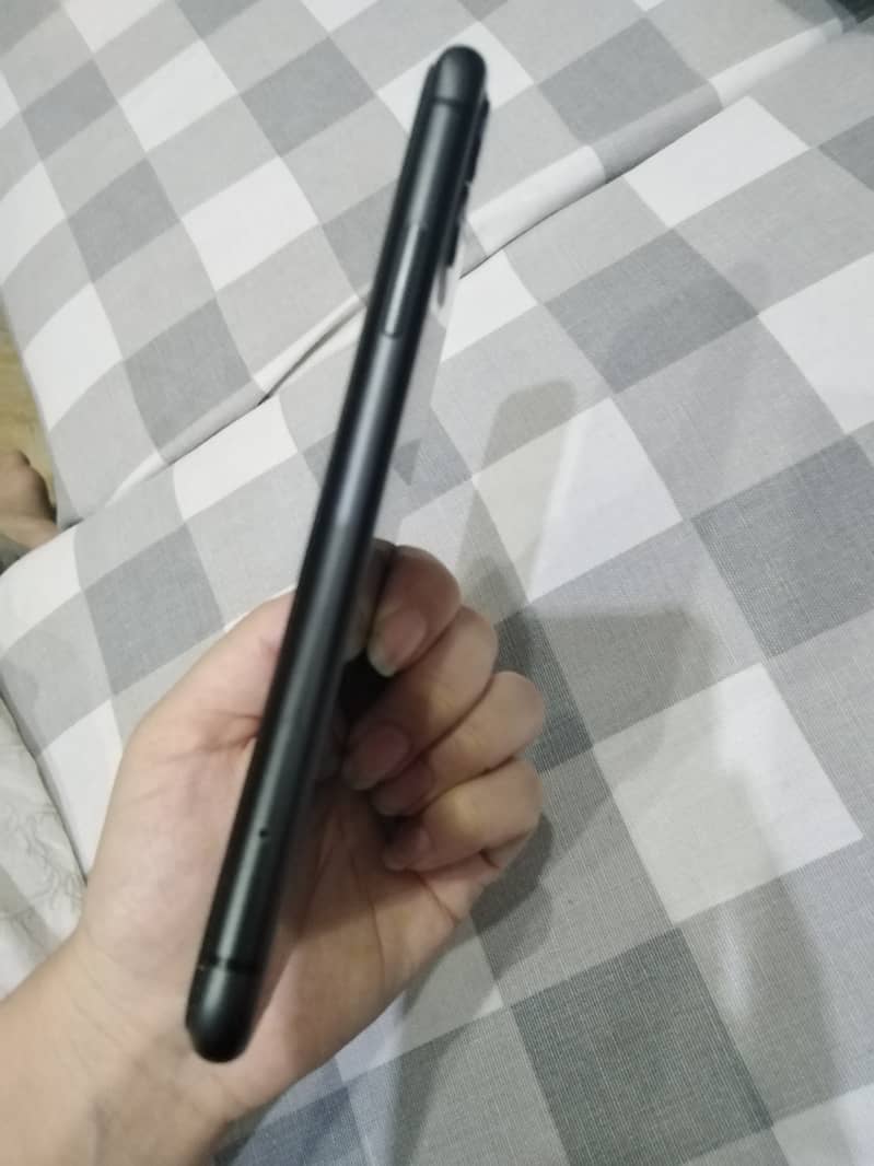 Apple iPhone 11 7