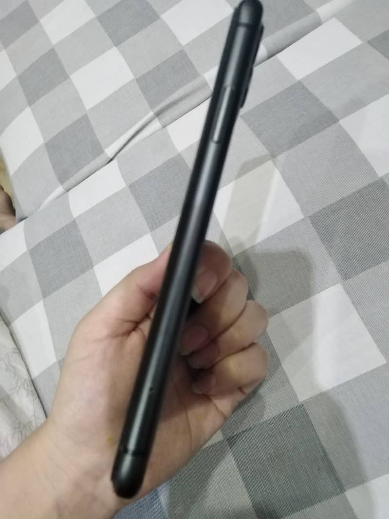 Apple iPhone 11 8