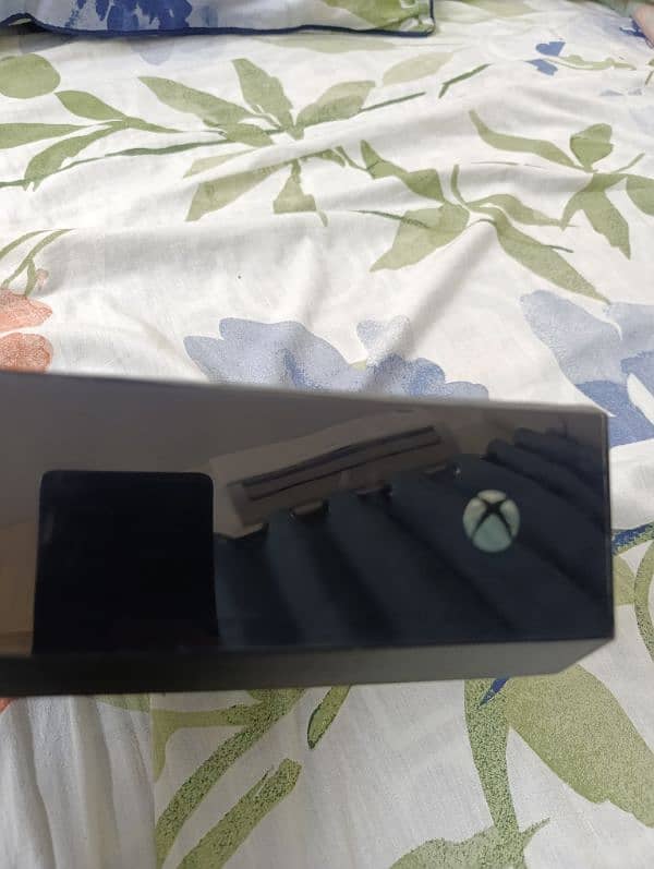 Xbox One 1TB Mint Condition 5
