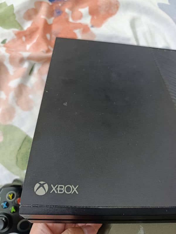 Xbox One 1TB Mint Condition 6