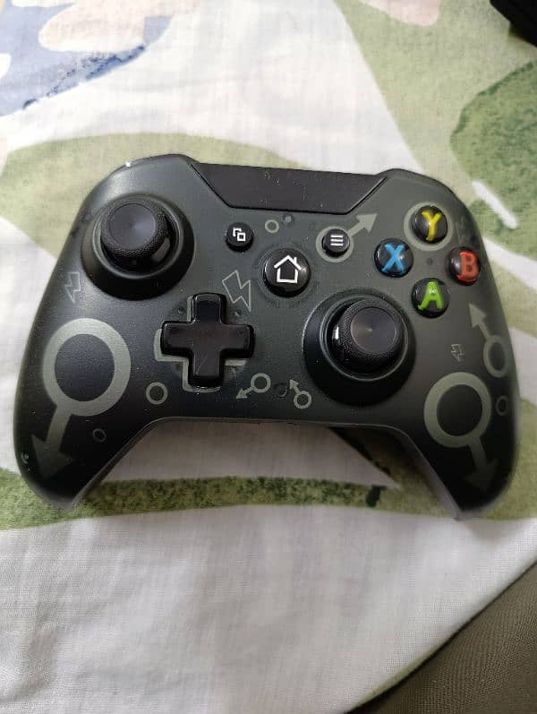 Xbox One 1TB Mint Condition 8