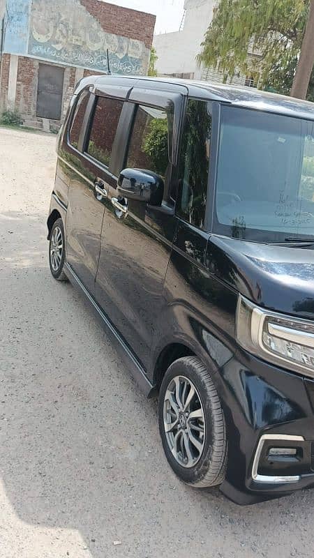 Honda N Box Custom 2025 1