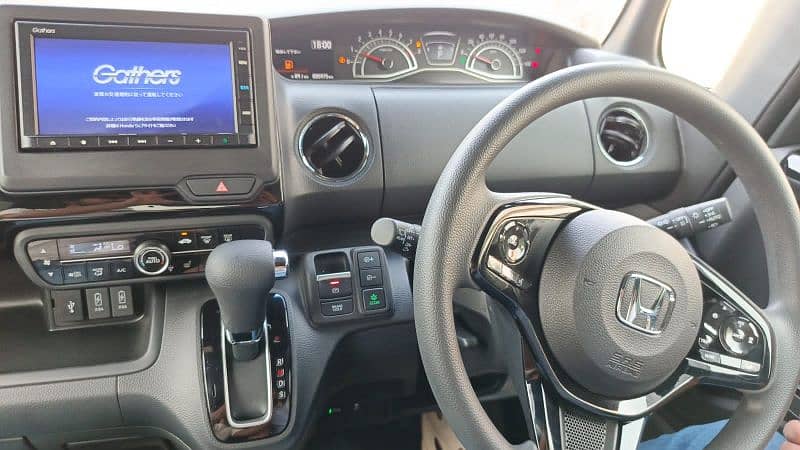 Honda N Box Custom 2025 4