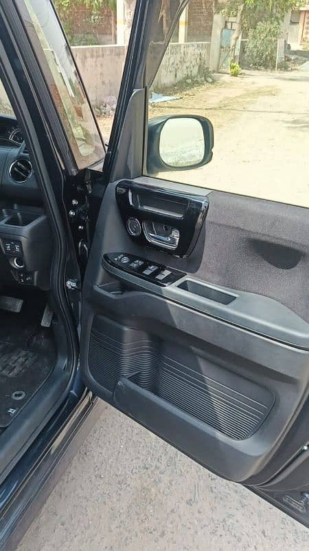 Honda N Box Custom 2025 7