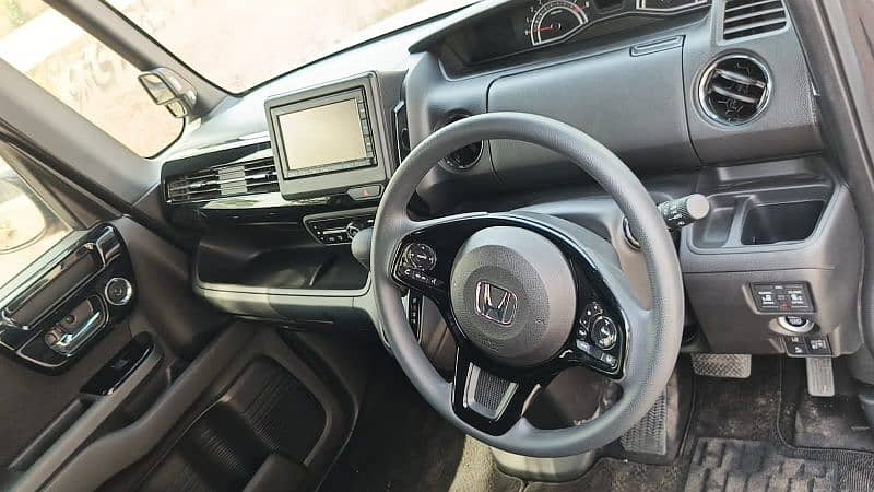 Honda N Box Custom 2025 10