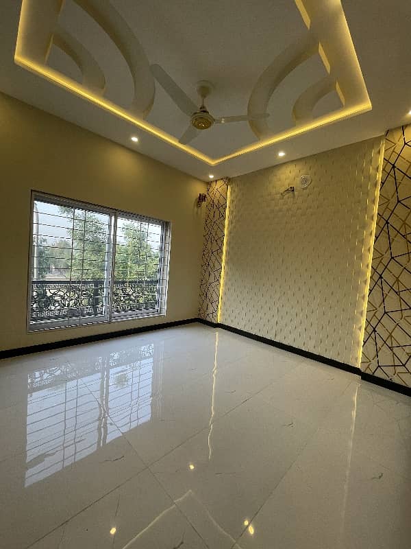 5 Marla Facing Park House For Sale In Khayaban-E-Amin Block N 6