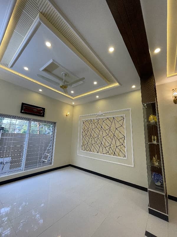 5 Marla Facing Park House For Sale In Khayaban-E-Amin Block N 14