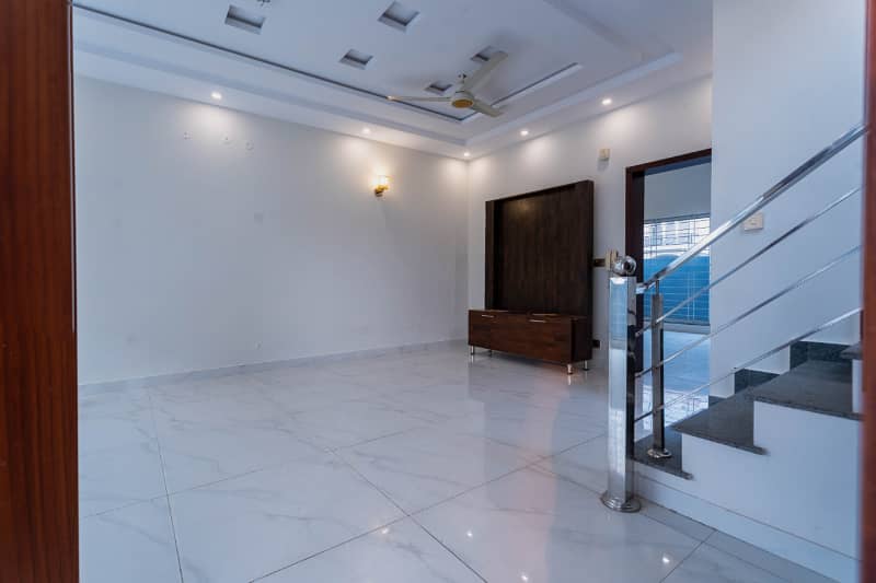5 Marla Beautiful House For Sale In 9 Town 2