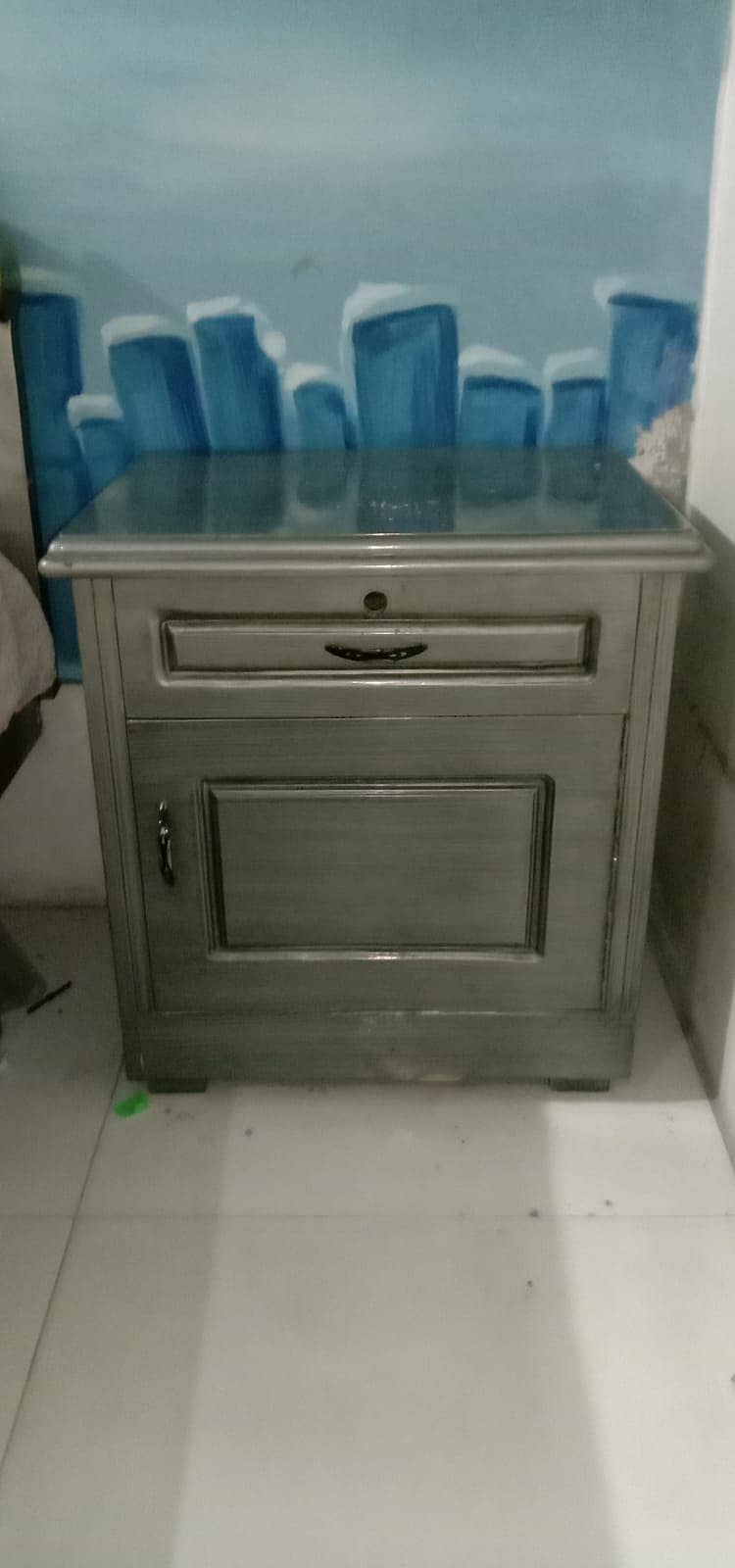 Bed set for sale without mattress 1