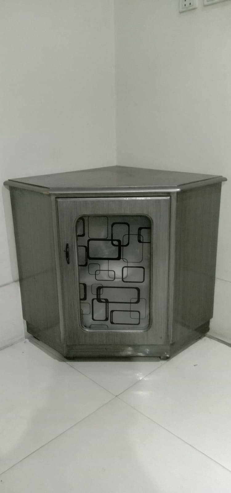 Bed set for sale without mattress 3