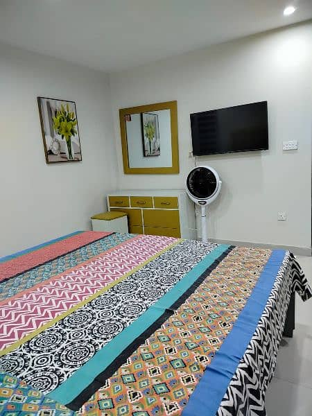 One bed luxury apartment for short stay like(3to4)hours in bahria town 1