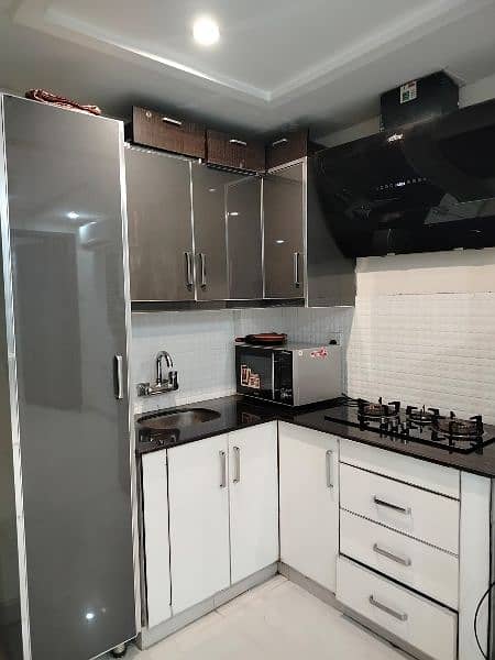 One bed luxury apartment for short stay like(3to4)hours in bahria town 5