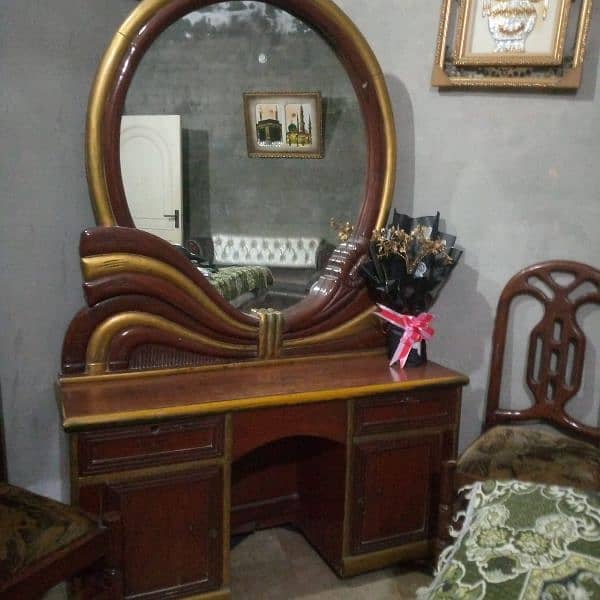 bad dressing table chair 2