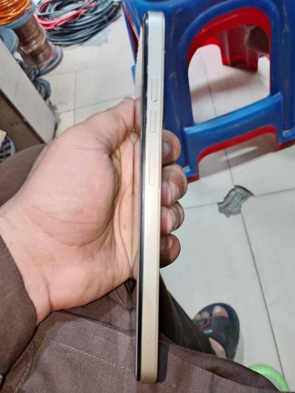 10/10 new condition 5month warranty box original charger available 1