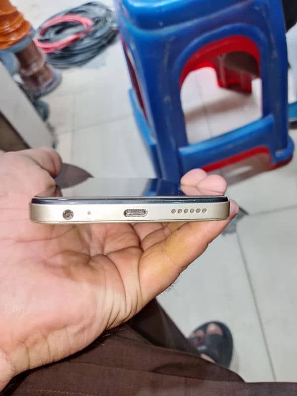 10/10 new condition 5month warranty box original charger available 5