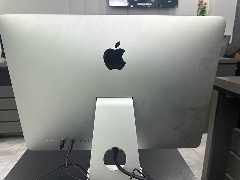 Apple iMac 2017 Machine version 0