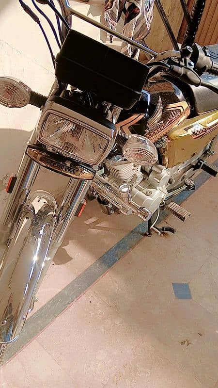 Honda 125 Zero meter Gold Special Edition 1
