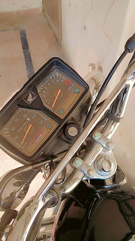 Honda 125 Zero meter Gold Special Edition 2