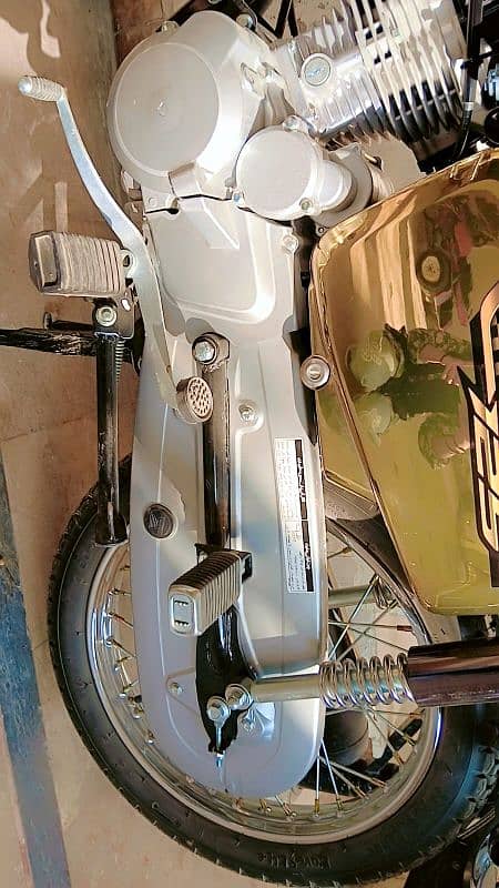Honda 125 Zero meter Gold Special Edition 4