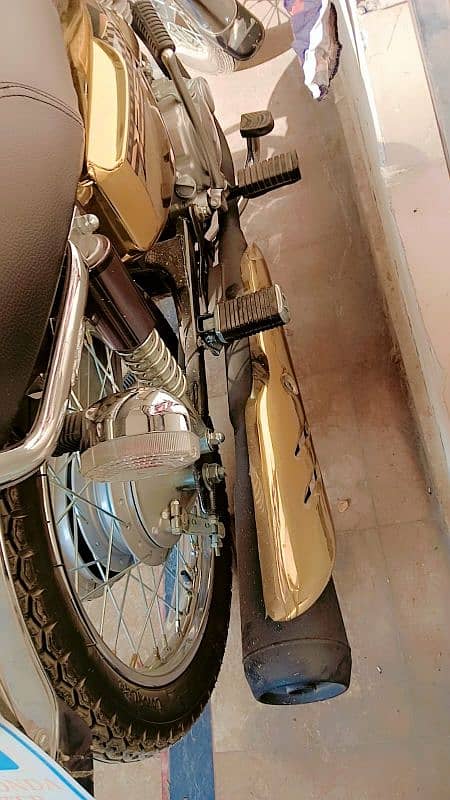 Honda 125 Zero meter Gold Special Edition 5