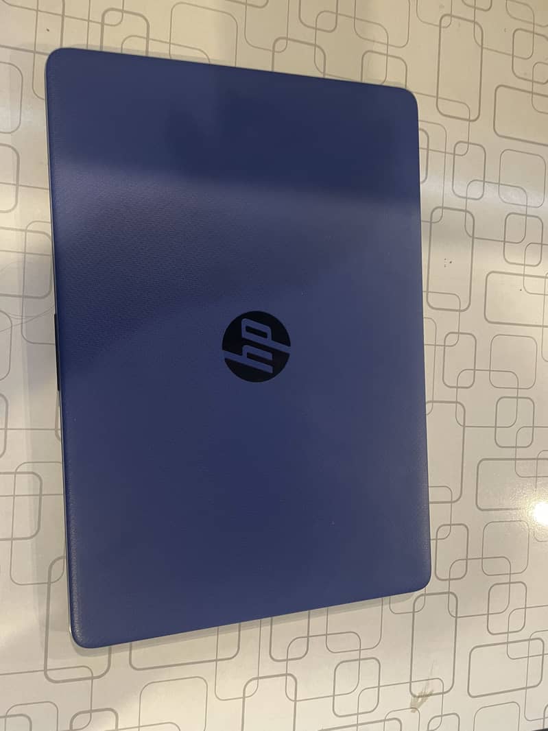 HP laptop almost new slim and smart 0