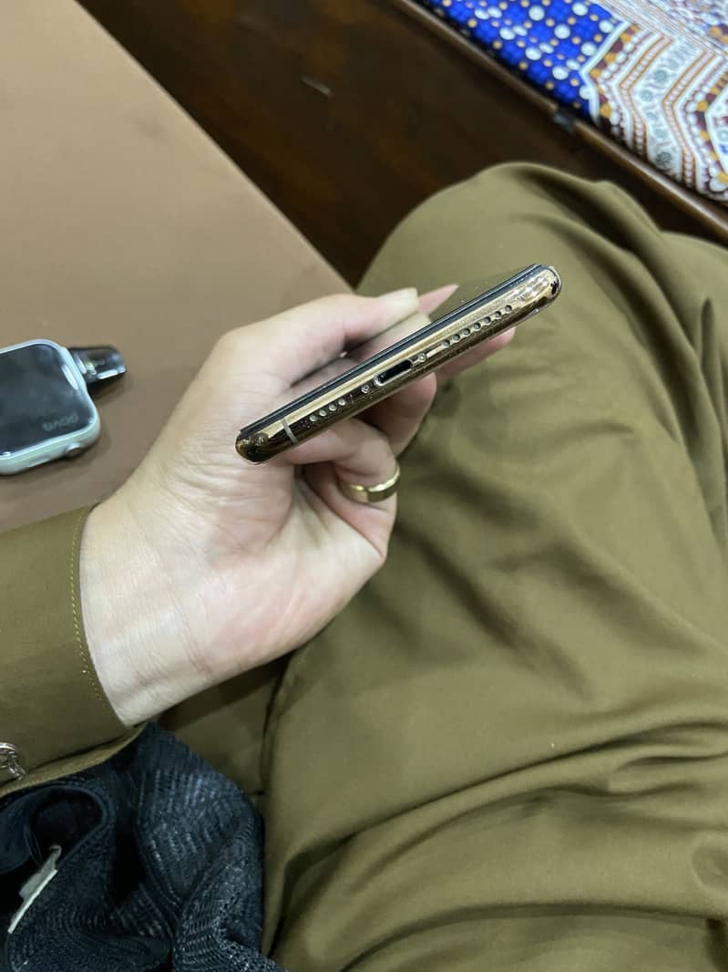 iPhone XS Max 1