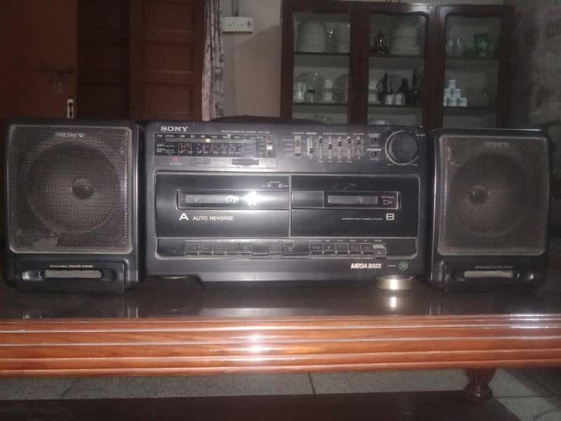 sony tape with speakers. contact 03330031118 . 0