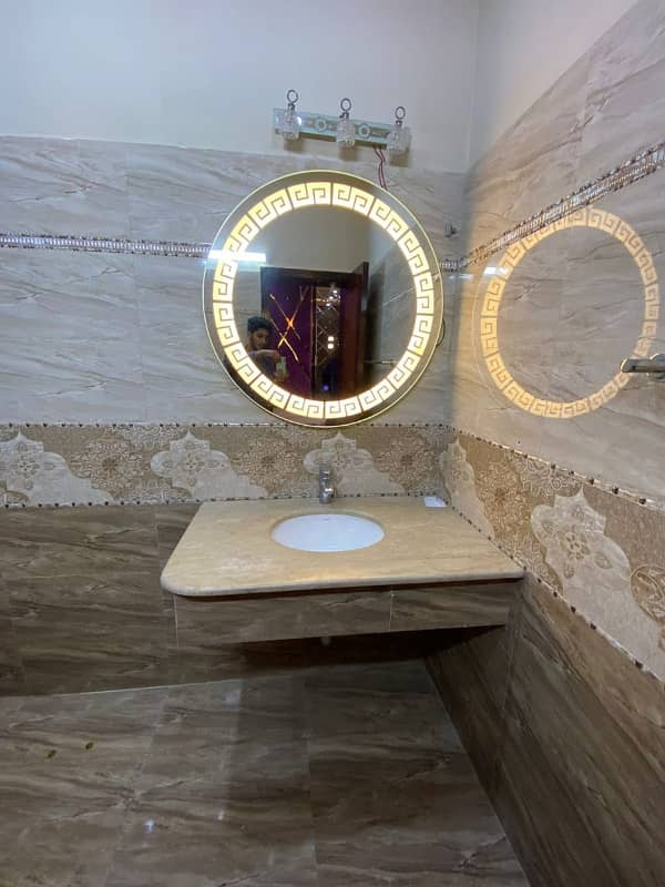 3 Bed Upper Portion Tv Lounge DD Garage VIP location 8
