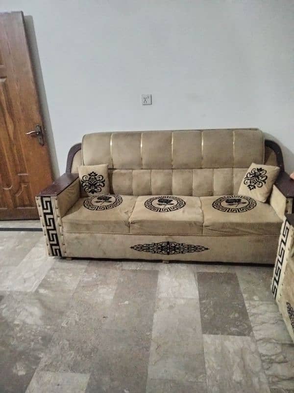 sofa set +new table argent sale I am nend mony 1