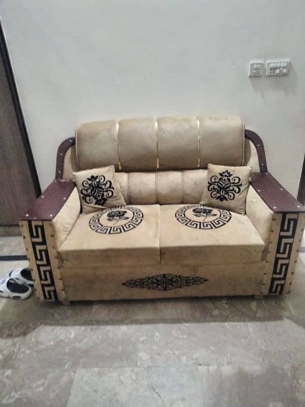 sofa set +new table argent sale I am nend mony 2