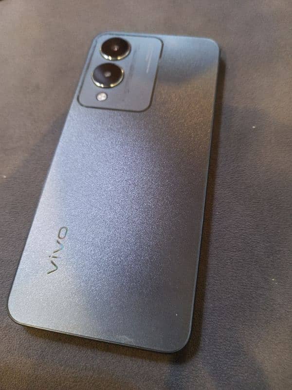 VIVO Y17s - 6/128 GB - 50 MP CAMERA - SLIGHTLY USED ALMOST NEW - 3