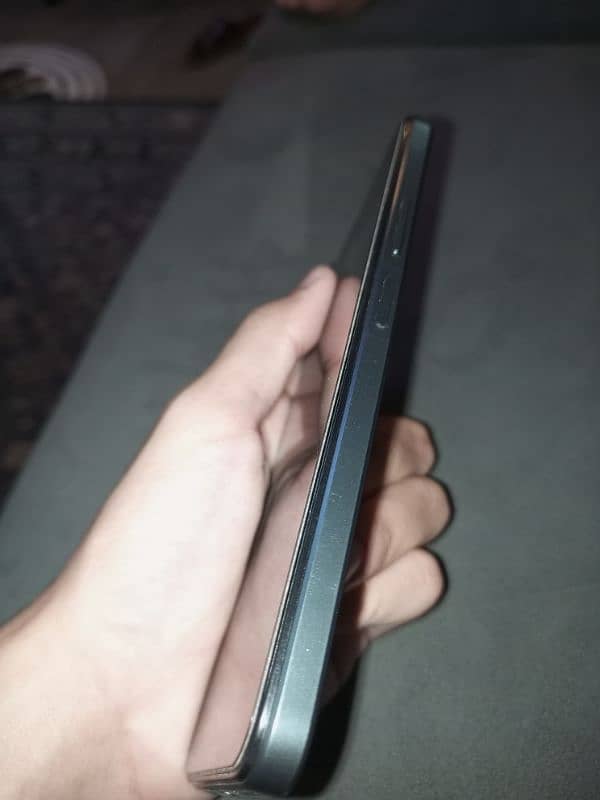 VIVO Y17s - 6/128 GB - 50 MP CAMERA - SLIGHTLY USED ALMOST NEW - 4