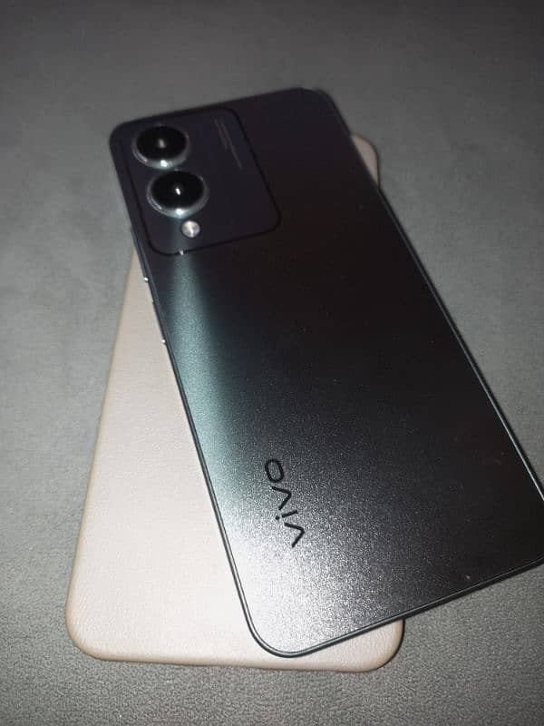 VIVO Y17s - 6/128 GB - 50 MP CAMERA - SLIGHTLY USED ALMOST NEW - 6