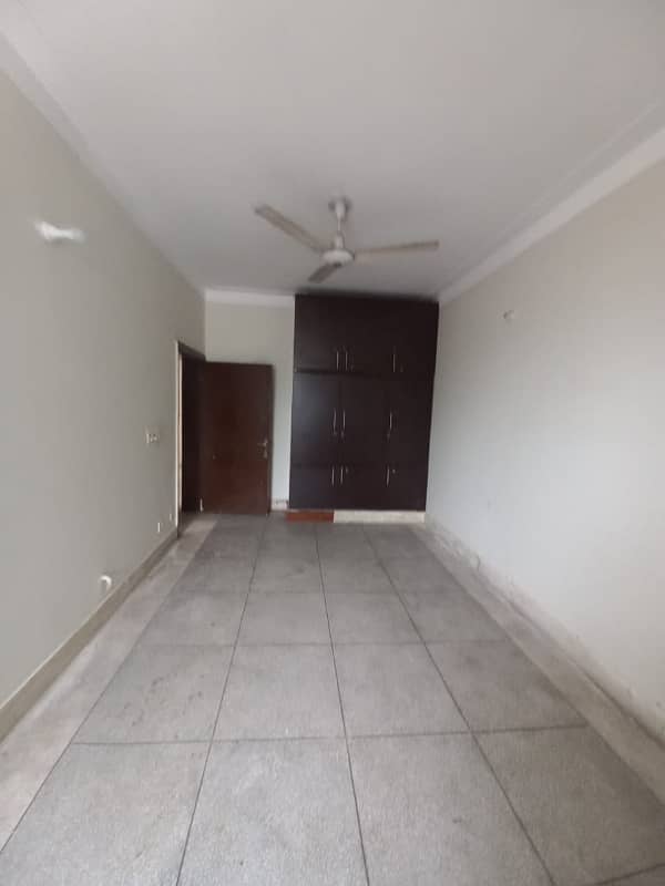 10 Marla 2 Bed dd Tvl store Big Garage Lower Without Owner 13