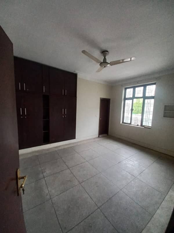 10 Marla 2 Bed dd Tvl store Big Garage Lower Without Owner 14
