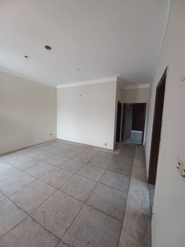 10 Marla 2 Bed dd Tvl store Big Garage Lower Without Owner 15